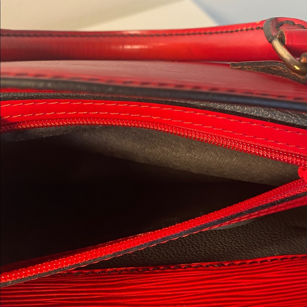 Louis Vuitton Vintage Red Epi Leather Sac Plat GM - Picture 12 of 17